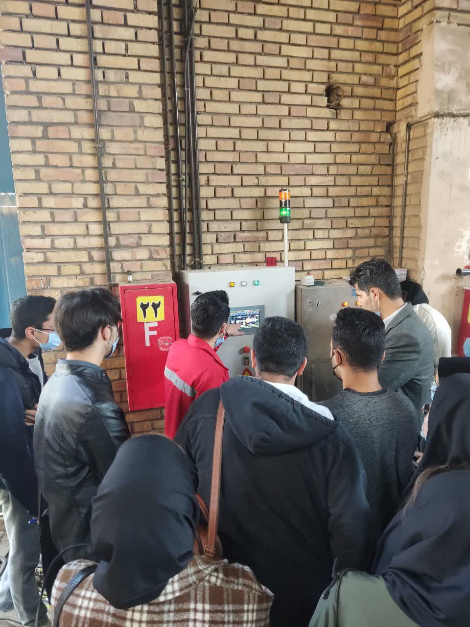 کلاس آموزش ایمنی در کارخانه شیشه ایمنی خراسان